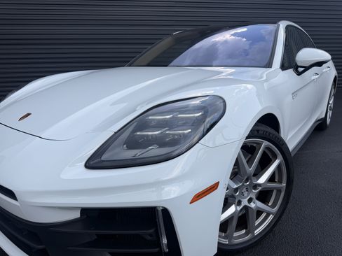 Certified 2025 Porsche Panamera 4 E-Hybrid AWD/4WD image 8