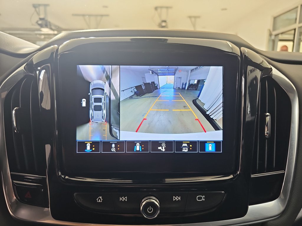Used 2023 Chevrolet Traverse Premier AWD/4WD image 31