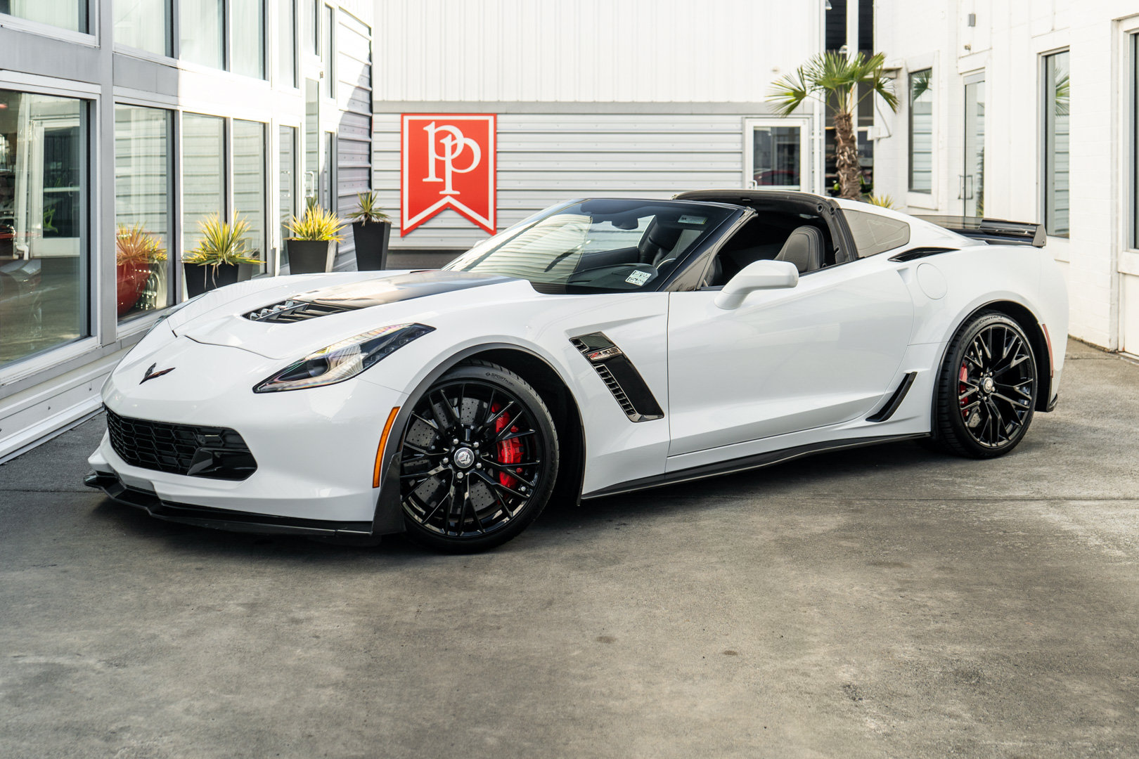Used 2017 Chevrolet Corvette Z06 RWD image 2