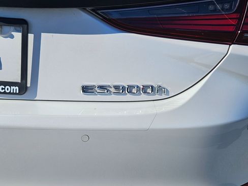 Used 2023 Lexus ES 300h Ultra Luxury w/ Accessory Package (Z2) image 30