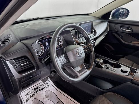 Certified 2025 Nissan Rogue SV image 9