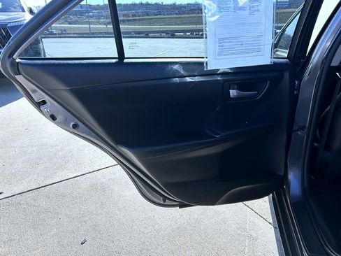 Used 2017 Toyota Camry SE image 20