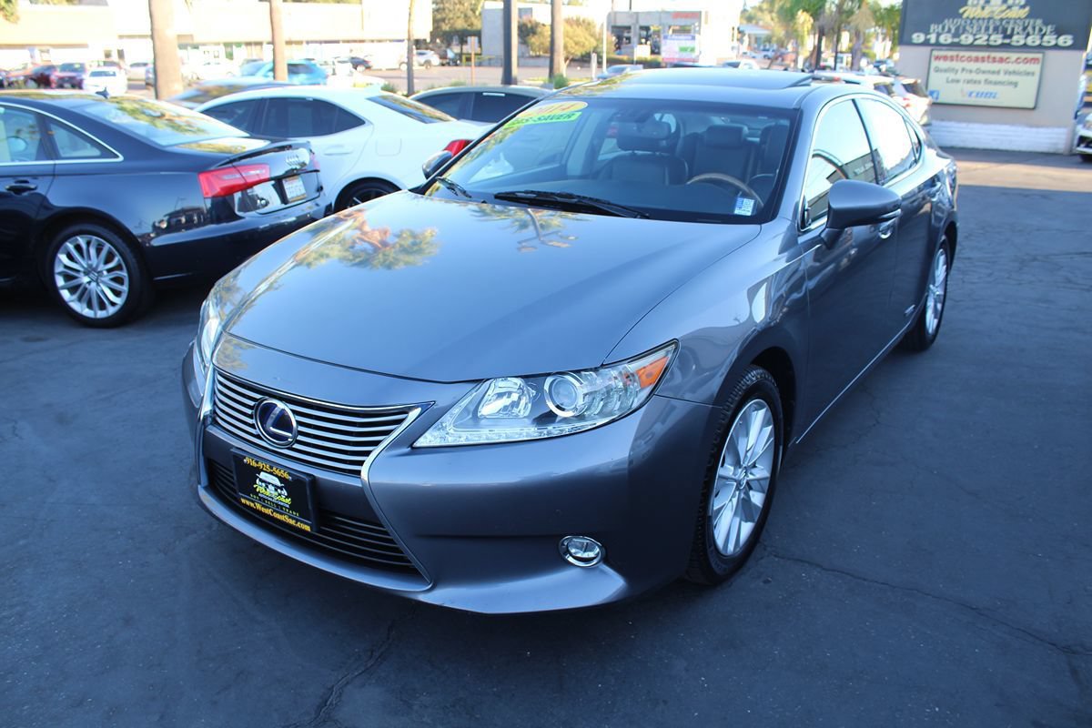 Used 2014 Lexus ES 300h w/ Luxury Package w/Bamboo Trim FWD image 4