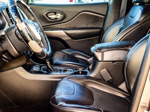 Used 2019 Jeep Cherokee Latitude Plus image 24