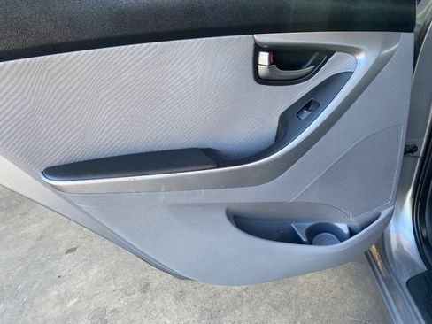 Used 2013 Hyundai Elantra GLS w/ Preferred Pkg FWD image 17