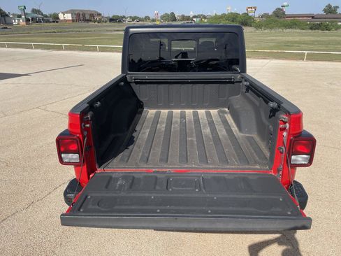 Used 2021 Jeep Gladiator Mojave AWD/4WD image 31