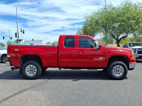 Used 2008 GMC Sierra 2500 SLT w/ Z71 Off-Road Package AWD/4WD image 4