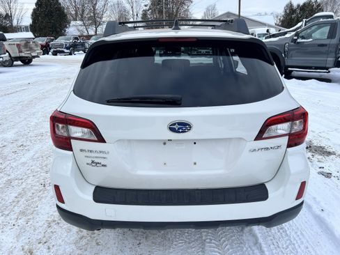 Used 2017 Subaru Outback 2.5i Premium image 7