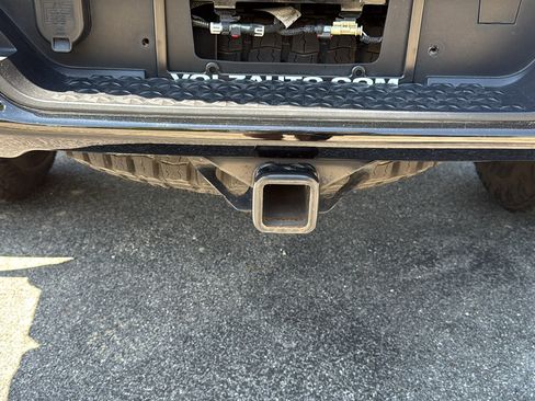 Used 2024 Chevrolet Colorado ZR2 w/ ZR2 Convenience Package III AWD/4WD image 31