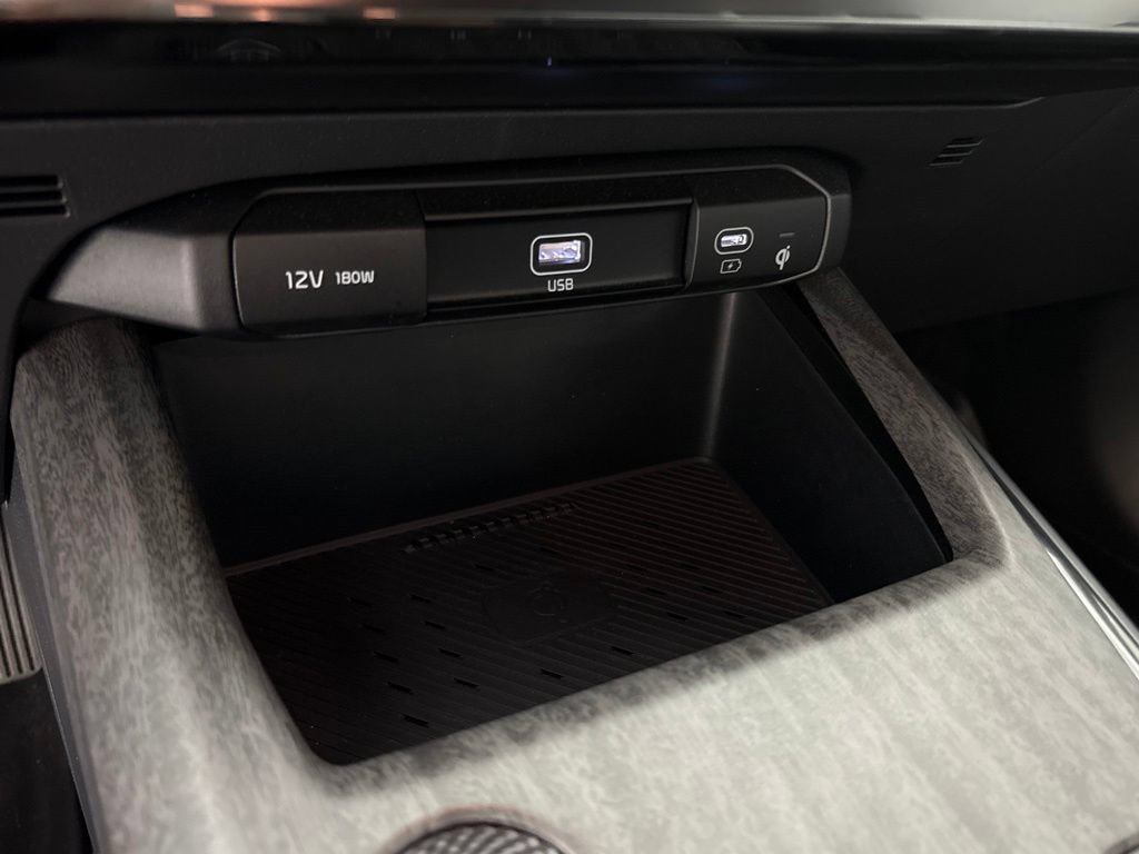 Used 2025 Kia Niro Wind FWD image 46