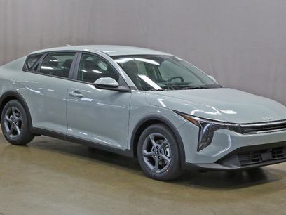 New 2025 Kia K4 LX