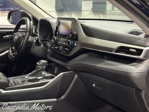 Used 2020 Toyota Highlander XLE AWD/4WD image 21