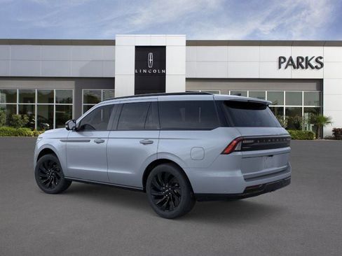 New 2026 Lincoln Navigator Reserve w/ Jet Appearance Package image 4