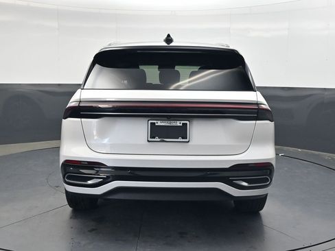 Used 2024 Lincoln Nautilus Reserve w/ Equipment Group 202A image 5