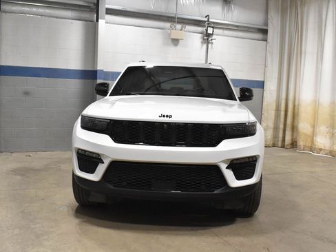 Used 2023 Jeep Grand Cherokee Limited w/ Luxury Tech Group II AWD/4WD image 30