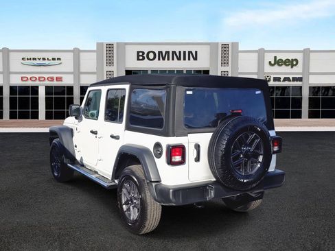Used 2024 Jeep Wrangler Sport S image 3