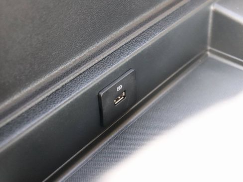 Used 2023 Ford Expedition Limited image 12