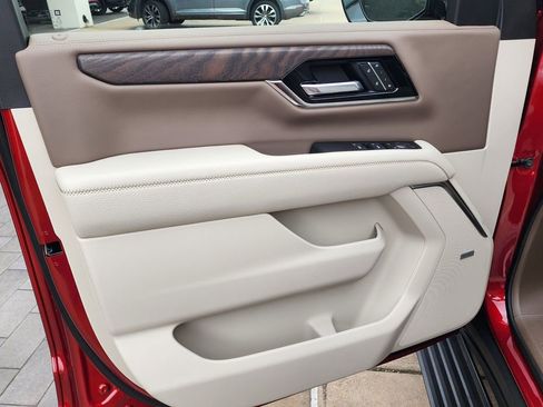 New 2026 GMC Yukon Denali w/ Denali Reserve Package AWD/4WD image 12