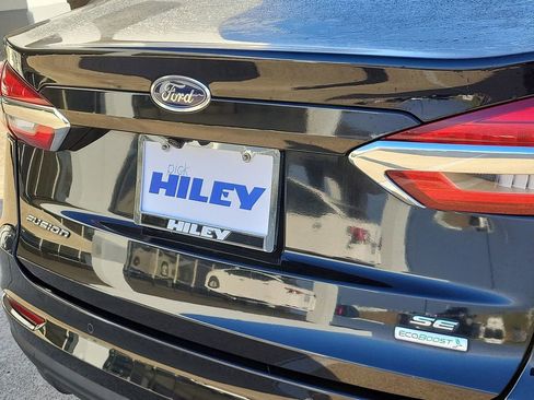 Used 2020 Ford Fusion SE image 30