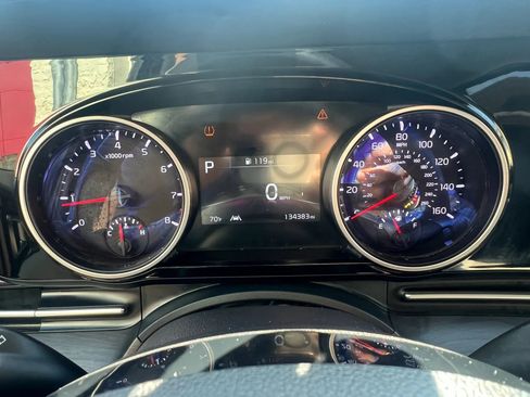 Used 2022 Kia Carnival EX image 17