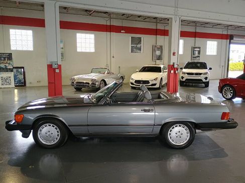 Used 1988 Mercedes-Benz 560 SL image 2
