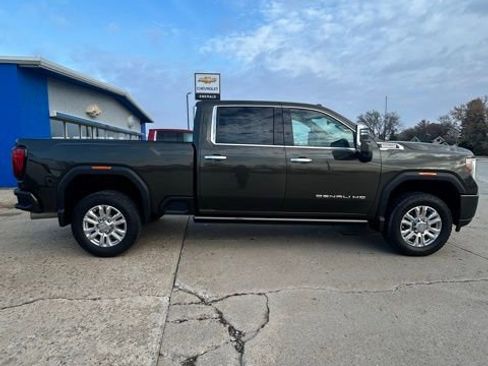 Used 2022 GMC Sierra 3500 Denali image 2