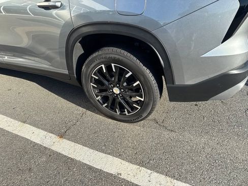 Used 2025 Chevrolet Traverse LT w/ Sun and Wheel Package FWD image 8