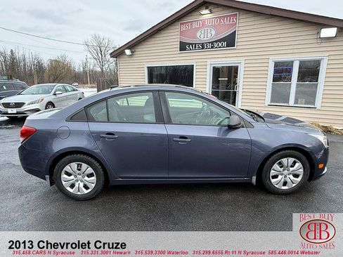 Used 2013 Chevrolet Cruze LS image 2