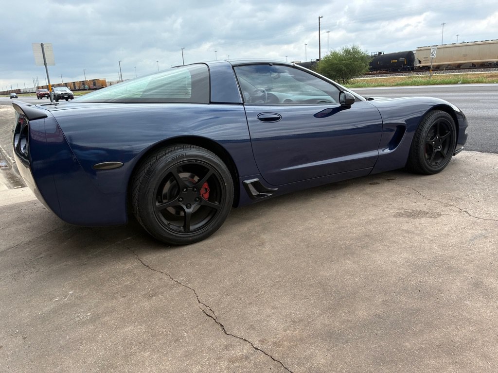 Used 2004 Chevrolet Corvette Coupe w/ Preferred Equipment Group RWD image 8