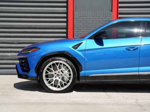 Used 2019 Lamborghini Urus AWD/4WD image 9