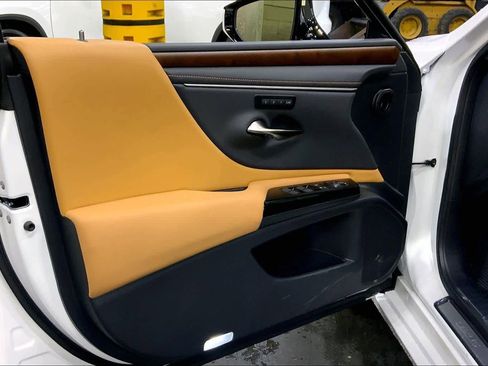 New 2025 Lexus ES 350 w/ Premium Package image 10