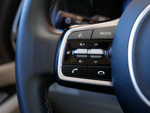 Certified 2023 Kia Sorento SX image 28