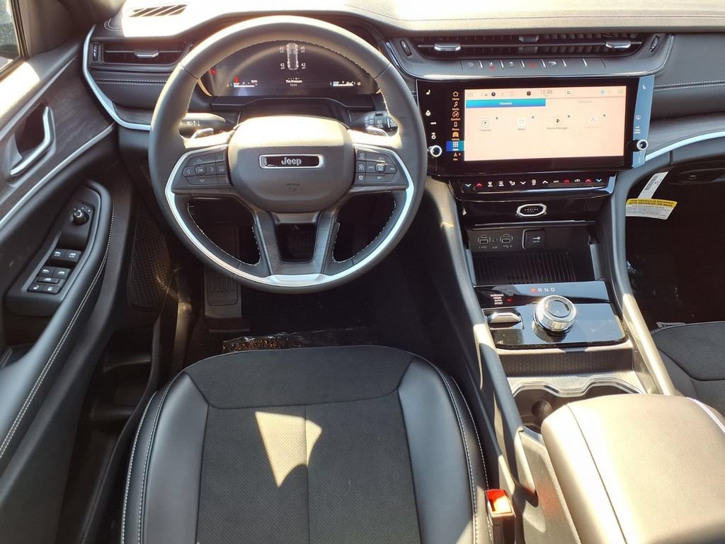 New 2026 Jeep Grand Cherokee Altitude AWD/4WD image 4