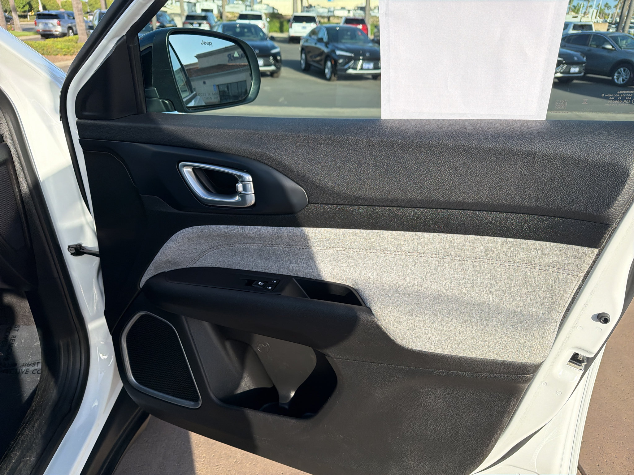 Used 2023 Jeep Compass Latitude AWD/4WD image 14