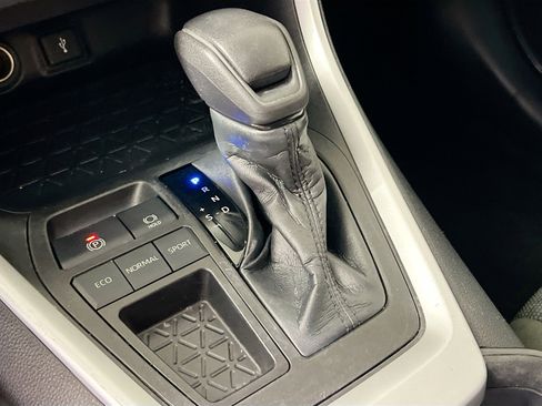 Used 2022 Toyota RAV4 LE image 24