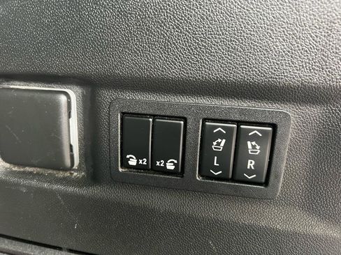 Used 2022 GMC Yukon SLT w/ SLT Premium Package image 43