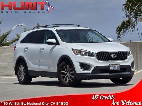 Used 2017 Kia Sorento LX w/ LX Convenience Package image 1
