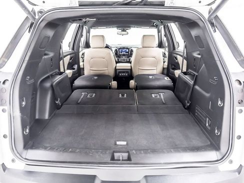 Used 2022 Chevrolet Traverse LT FWD image 37