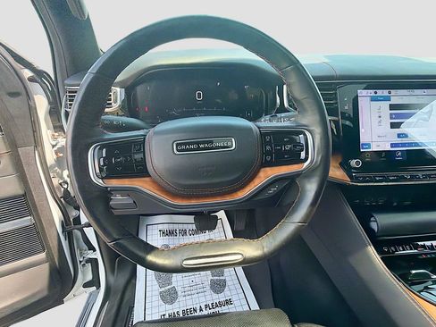 Used 2022 Jeep Grand Wagoneer Series III w/ Rear Seat Video Group 1 AWD/4WD image 11