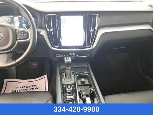 Used 2020 Volvo S60 T5 Momentum image 13
