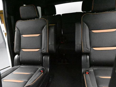 Used 2023 GMC Yukon XL AT4 AWD/4WD image 17