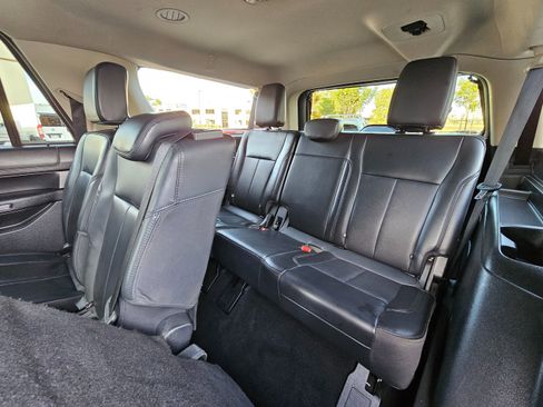 Used 2024 Ford Expedition Max XLT image 19