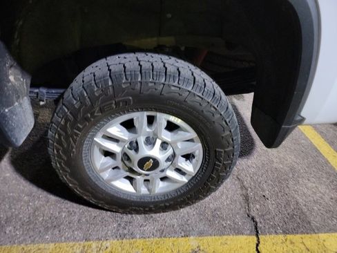 Used 2023 Chevrolet Silverado 2500 LT w/ Convenience Package image 7