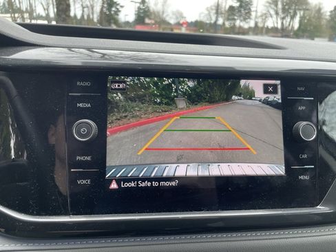 Used 2023 Volkswagen Taos SEL image 15