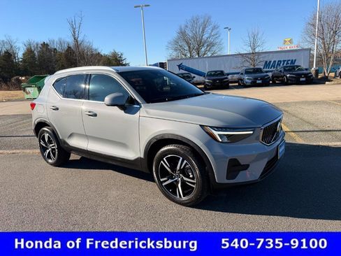 Used 2024 Volvo XC40 B5 Core w/ Protection Package image 7