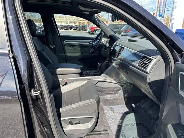 Used 2022 Volkswagen Atlas Cross Sport SEL R-Line AWD/4WD image 19