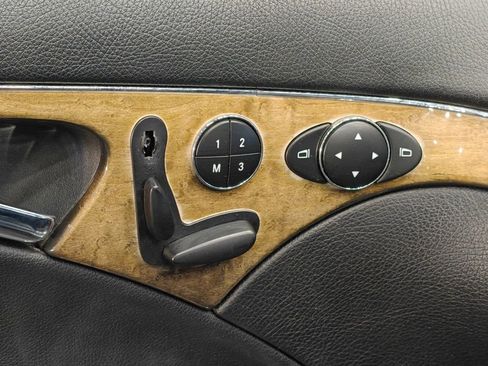 Used 2009 Mercedes-Benz E 350 4MATIC Sedan image 38