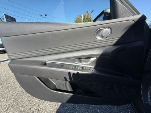 Used 2025 Hyundai Elantra SEL FWD image 22