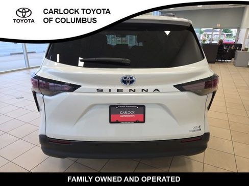 Used 2024 Toyota Sienna XLE FWD image 8