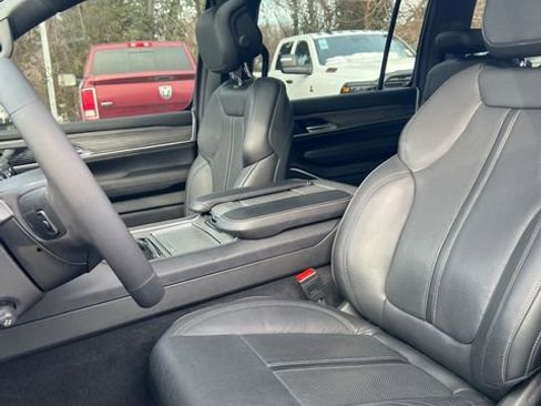 Used 2023 Jeep Wagoneer Series II w/ Premium Group I image 27